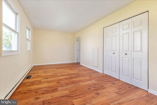 82 POND RD, Charles Town, WV 25414