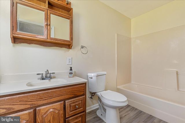 82 POND RD, Charles Town, WV 25414