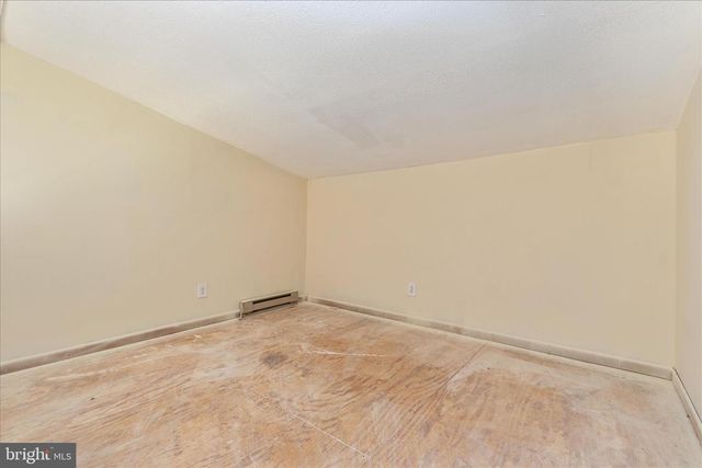 82 POND RD, Charles Town, WV 25414