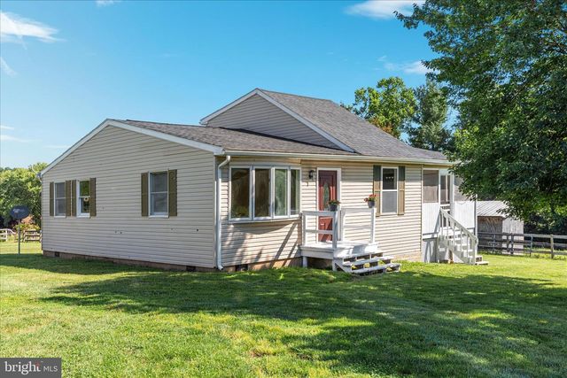 82 POND RD, Charles Town, WV 25414