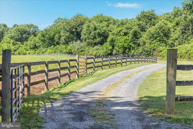 82 POND RD, Charles Town, WV 25414