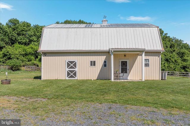 82 POND RD, Charles Town, WV 25414