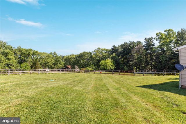 82 POND RD, Charles Town, WV 25414