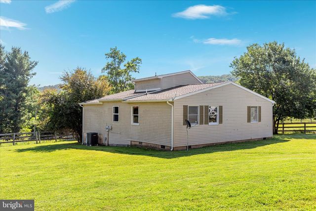 82 POND RD, Charles Town, WV 25414