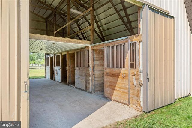 82 POND RD, Charles Town, WV 25414