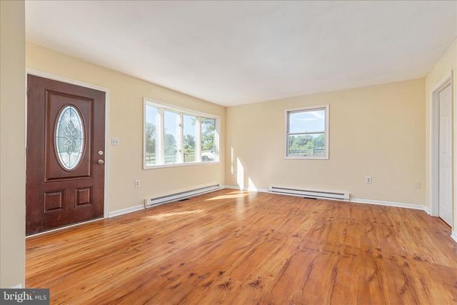 82 POND RD, Charles Town, WV 25414