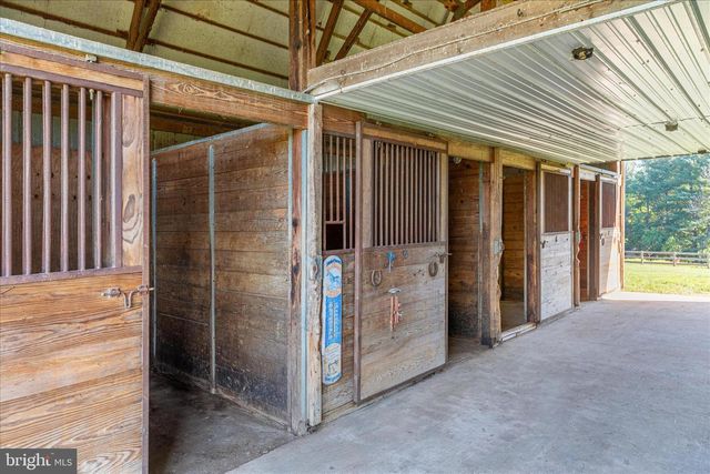 82 POND RD, Charles Town, WV 25414