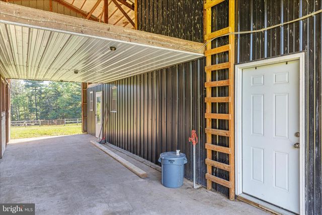 82 POND RD, Charles Town, WV 25414