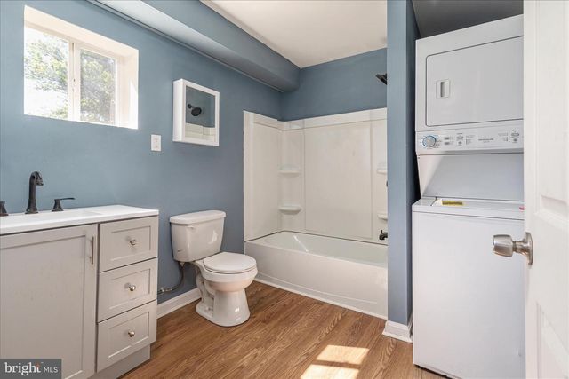 82 POND RD, Charles Town, WV 25414