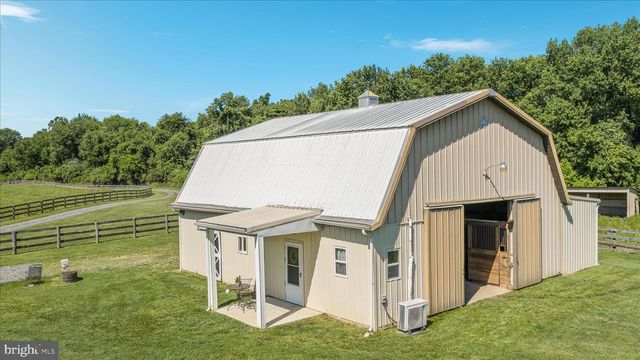 82 POND RD, Charles Town, WV 25414