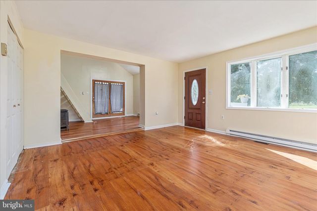82 POND RD, Charles Town, WV 25414