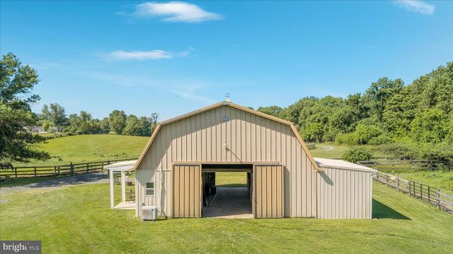 82 POND RD, Charles Town, WV 25414
