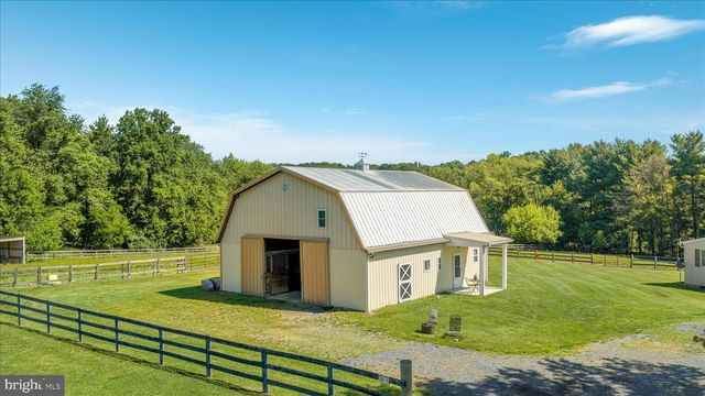 82 POND RD, Charles Town, WV 25414
