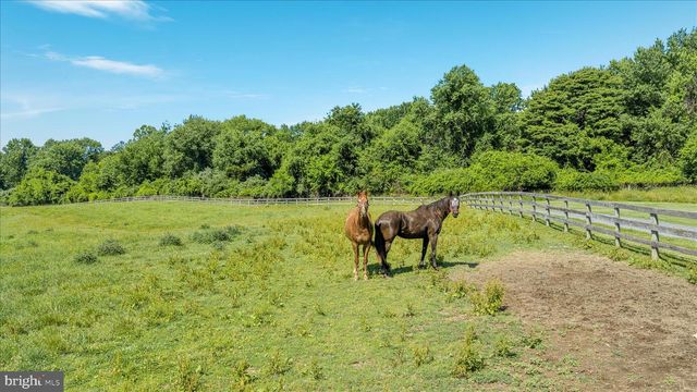 82 POND RD, Charles Town, WV 25414