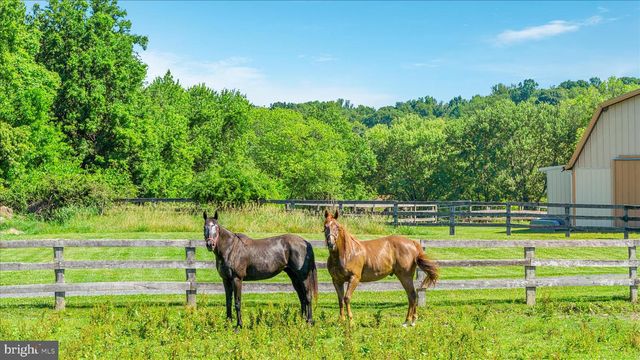 82 POND RD, Charles Town, WV 25414
