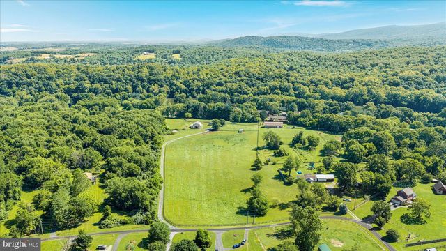 82 POND RD, Charles Town, WV 25414