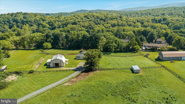 82 POND RD, Charles Town, WV 25414