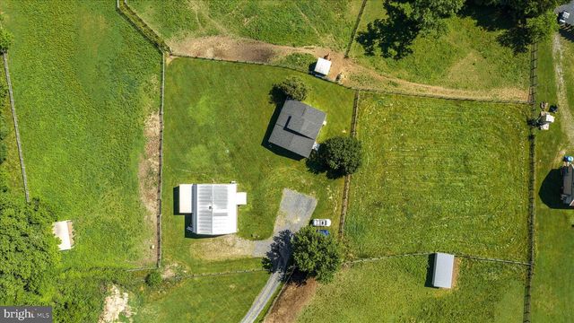 82 POND RD, Charles Town, WV 25414