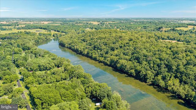82 POND RD, Charles Town, WV 25414