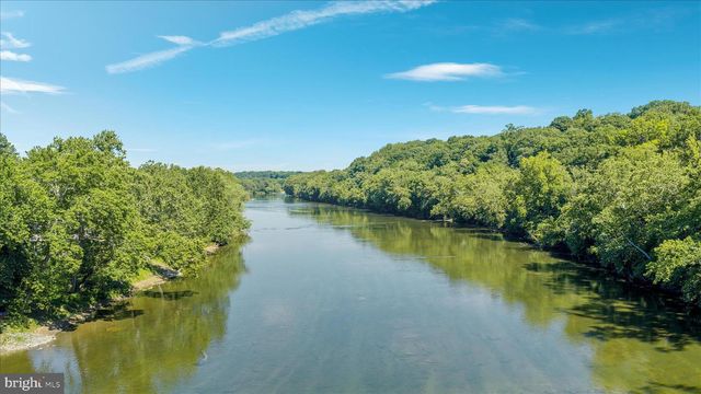 82 POND RD, Charles Town, WV 25414