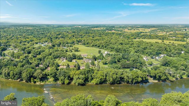 82 POND RD, Charles Town, WV 25414