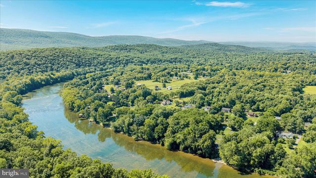 82 POND RD, Charles Town, WV 25414