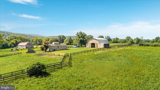82 POND RD, Charles Town, WV 25414