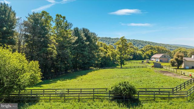 82 POND RD, Charles Town, WV 25414