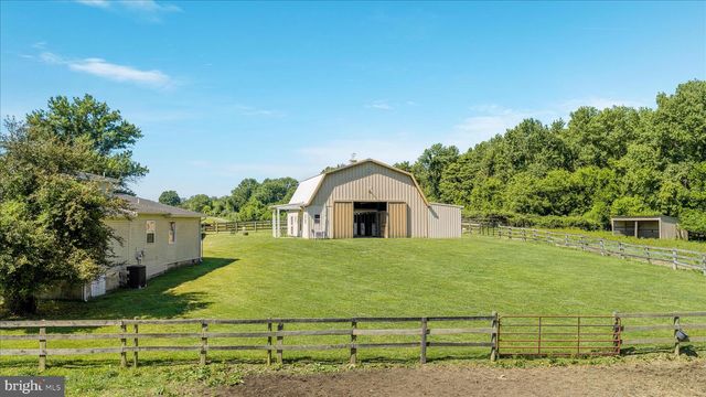 82 POND RD, Charles Town, WV 25414