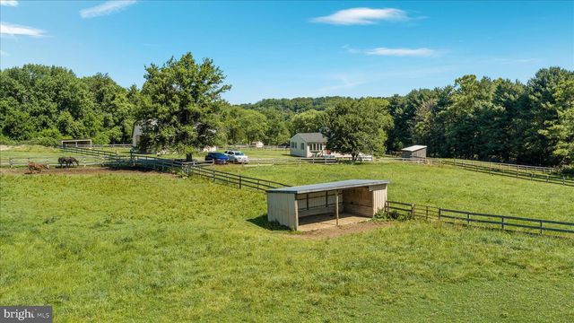 82 POND RD, Charles Town, WV 25414