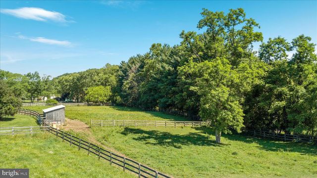 82 POND RD, Charles Town, WV 25414