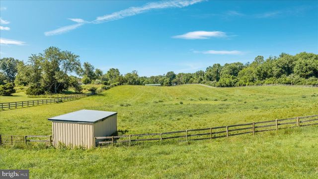 82 POND RD, Charles Town, WV 25414