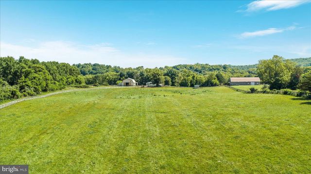 82 POND RD, Charles Town, WV 25414