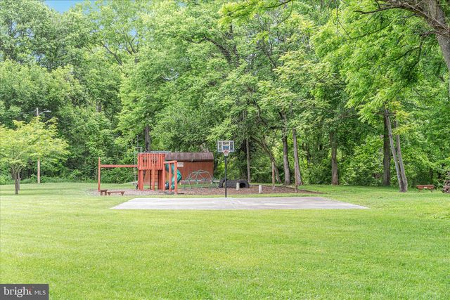 82 POND RD, Charles Town, WV 25414
