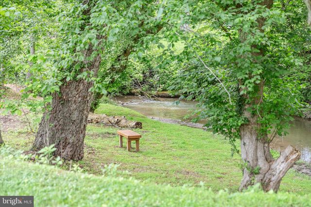 82 POND RD, Charles Town, WV 25414