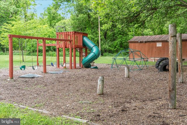 82 POND RD, Charles Town, WV 25414