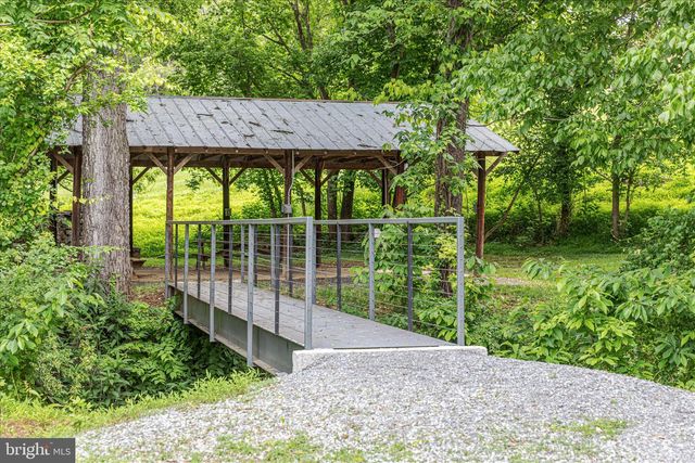 82 POND RD, Charles Town, WV 25414