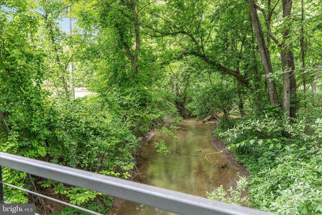 82 POND RD, Charles Town, WV 25414