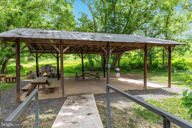 82 POND RD, Charles Town, WV 25414
