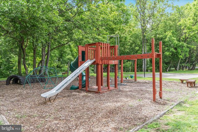 82 POND RD, Charles Town, WV 25414