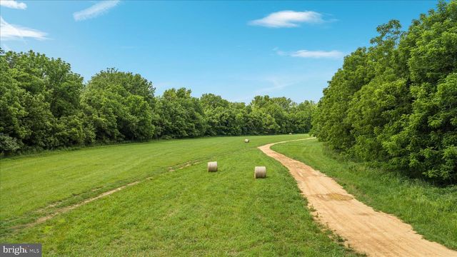 82 POND RD, Charles Town, WV 25414