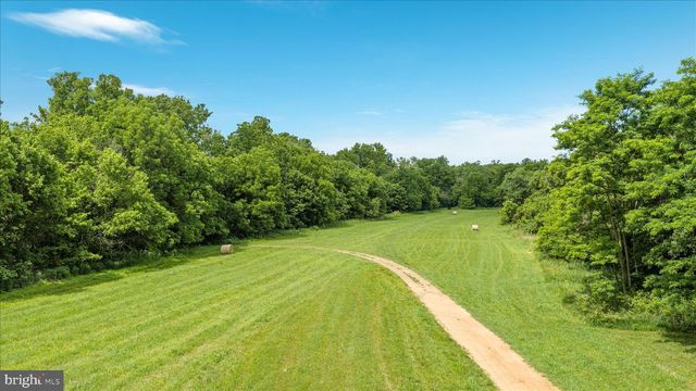 82 POND RD, Charles Town, WV 25414