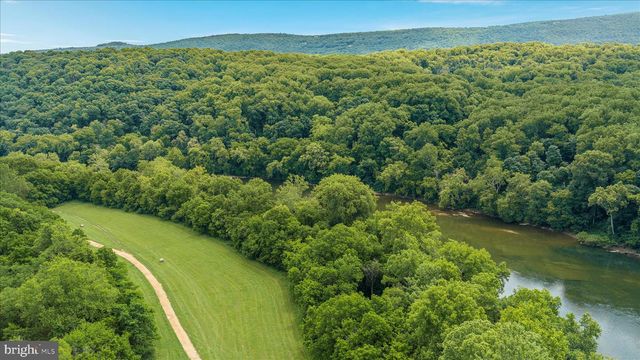 82 POND RD, Charles Town, WV 25414