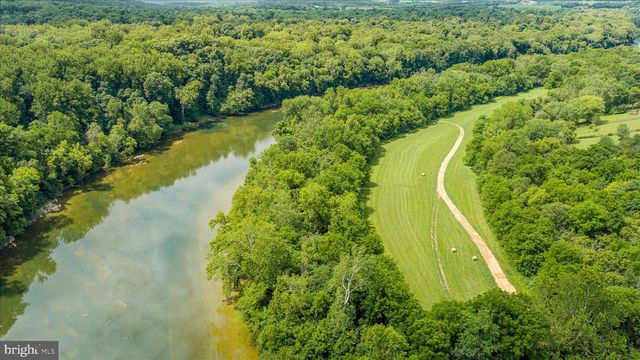 82 POND RD, Charles Town, WV 25414