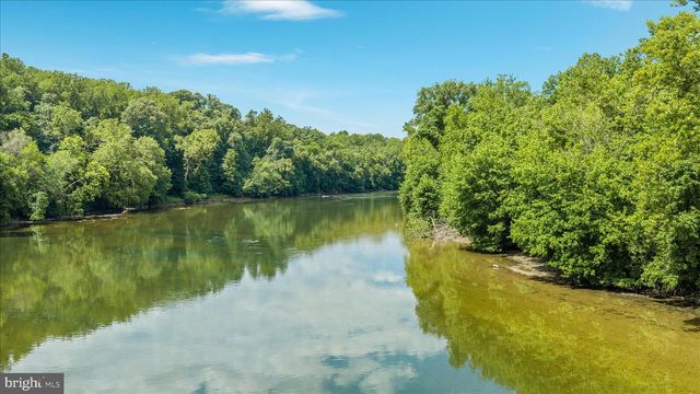 82 POND RD, Charles Town, WV 25414