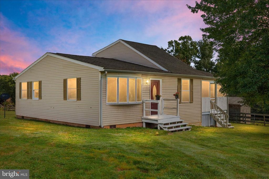 82 POND RD, Charles Town, WV 25414