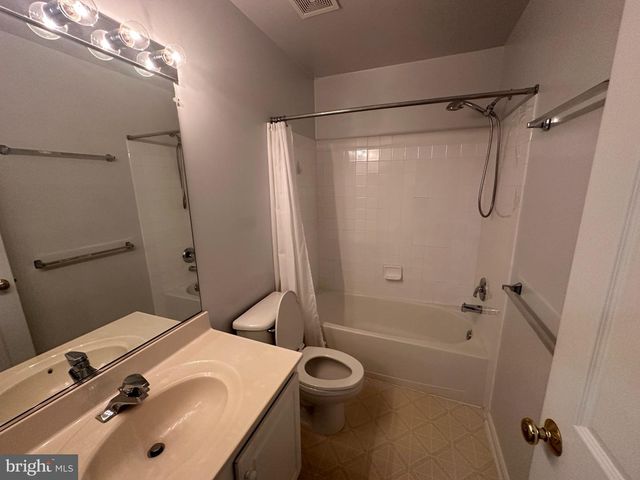 45760 SMOKETREE TER, Sterling, VA 20166