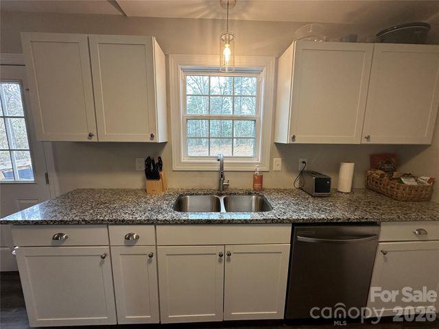 192 Crestwood Loop, Taylorsville, NC 28681