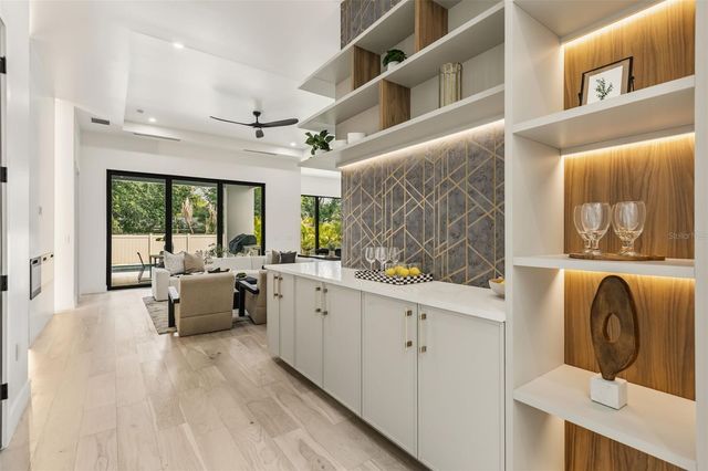 525 S LAKEMONT AVENUE, Winter Park, FL 32792