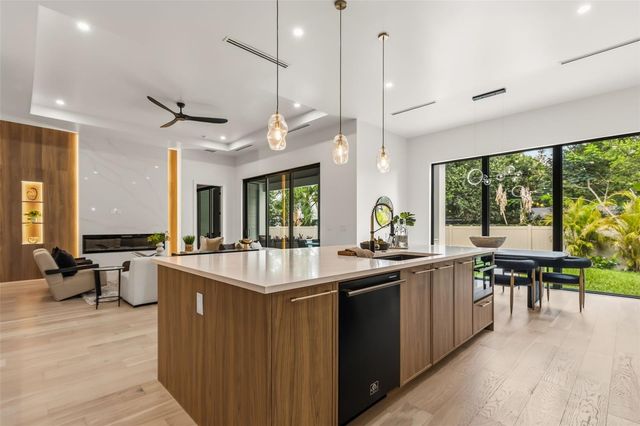 525 S LAKEMONT AVENUE, Winter Park, FL 32792